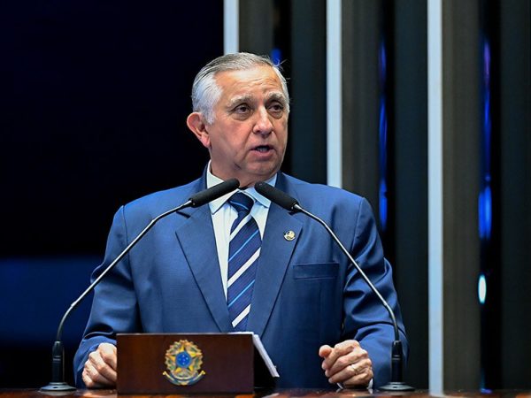 Em discurso, à tribuna, senador Izalci Lucas (PL-DF).
