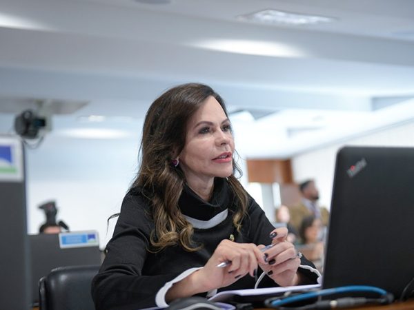 Em pronunciamento, à bancada, relatora do PL 5230/2023, senadora Professora Dorinha Seabra (União-TO).
