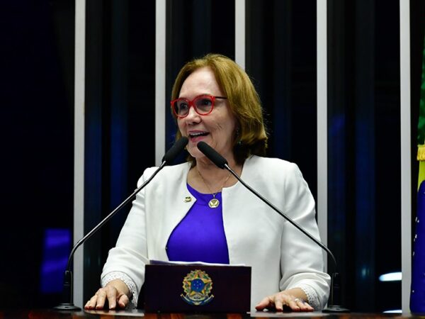 Em discurso, à tribuna, senadora Zenaide Maia (PSD-RN).