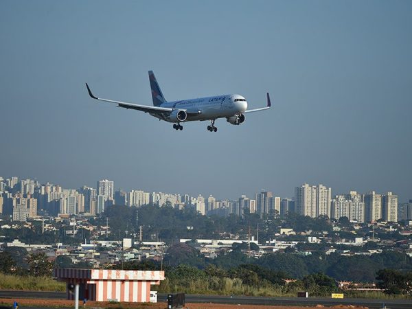 O objetivo da MP é reduzir os impactos da alta de preços do querosene de aviação Andre Borges/Agência Brasília