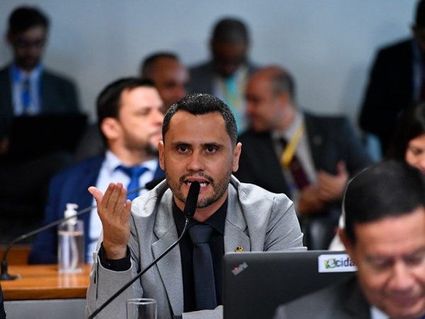 Bancada:
senador Cleitinho (Republicanos-MG), em pronunciamento.