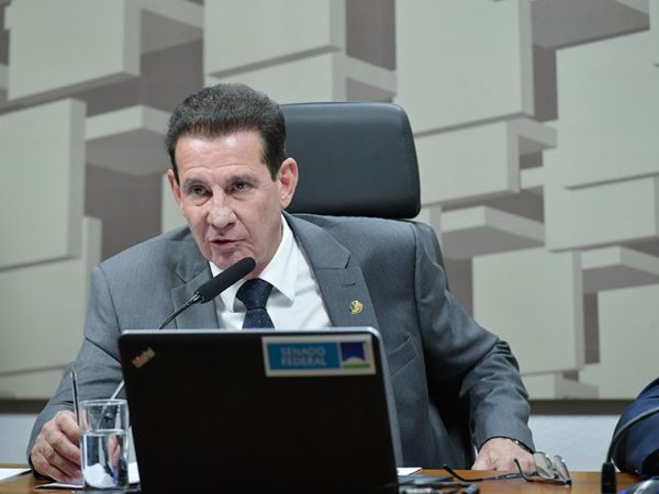 Mesa: 
presidente da CAE, senador Vanderlan Cardoso (PSD-GO) - em pronunciamento.