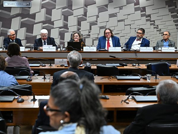 Mesa: 
historiador e presidente do Instituto do Ceará - Histórico, Geográfico e Antropológico na gestão 2021-2025, Júlio Lima Verde Campos de Oliveira; 
diplomata, historiador, representante do Instituto Histórico e Geográfico Brasileiro (IHGB) e do Instituto Histórico Arqueológico, Histórico e Geográfico Pernambucano (IAHGP), André Heráclio do Rêgo, em pronunciamento; 
presidente da CTI200CONFEQ, senadora Teresa Leitão (PT-PE), conduz audiência; 
historiador e professor do Departamento de História da Universidade Federal de Pernambuco (UFPE), Marcus Joaquim Maciel de Carvalho;
historiador e professor do Centro de Filosofia e Ciências Humanas da Universidade Federal de Pernambuco (UFPE), George Felix Cabral de Souza; 
historiador e professor da Universidade Federal de Campina Grande (UFCG), Josemir Camilo de Melo.