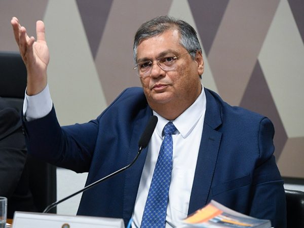 Em pronunciamento, à mesa. indicado para exercer o cargo de ministro do Supremo Tribunal Federal (STF), Flávio Dino de Castro e Costa (MSF 88/2023).