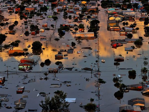 Catástrofe destruiu severamente a infraestrutura do estado e atingiu diretamente mais de 2,2 milhões de pessoas, sendo que mais de 600 mil tiveram de abandonar suas casas Lauro Alves/Secom-RS