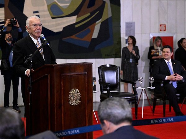 Ex-presidente da República e do Senado destacou sua trajetória na literatura e a amizade com os livros Carlos Moura/Agência Senado