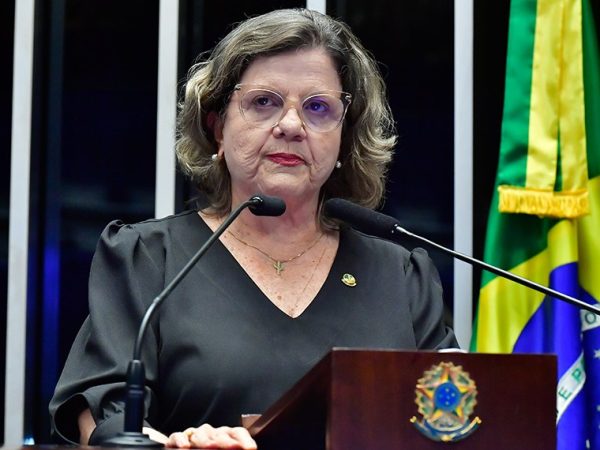 Em discurso, à tribuna,  senadora Teresa Leitão (PT-PE).