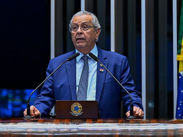 Em discurso,  à tribuna, senador Jayme Campos (União-MT).