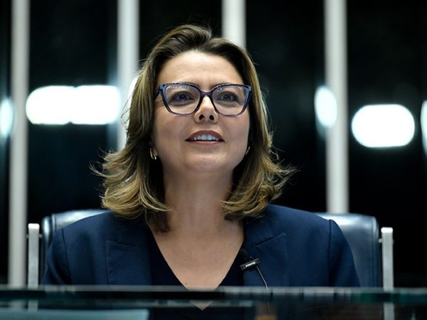Mesa: 
senadora Leila Barros (PDT-DF) - preside sessão.