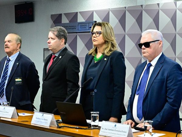 Mesa: 
presidente do Comitê Brasileiro de Clubes (CBC), Paulo Germano Maciel;
presidente do Comitê Olímpico do Brasil (COB), Marco La Porta;
presidente da CEsp, senadora Leila Barros (PDT-DF);
presidente do Comitê Paralímpico Brasileiro (CPB), José Antônio Ferreira Freire.