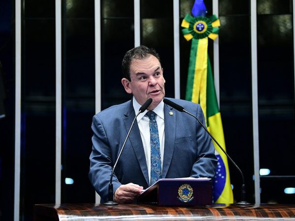 Em discurso, à tribuna, senador André Amaral (União-PB).