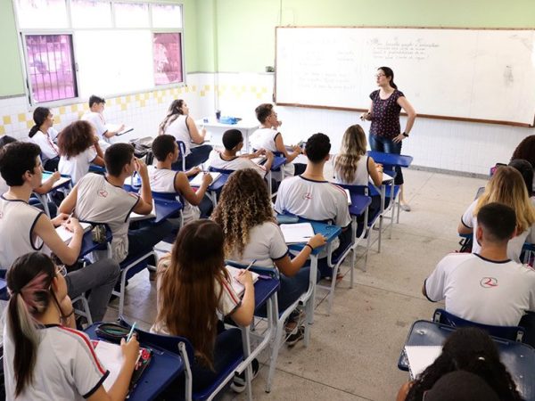 Audiência pública nesta terça vai ouvir representantes de professores e de outras categorias profissionais do setor Sedu-ES