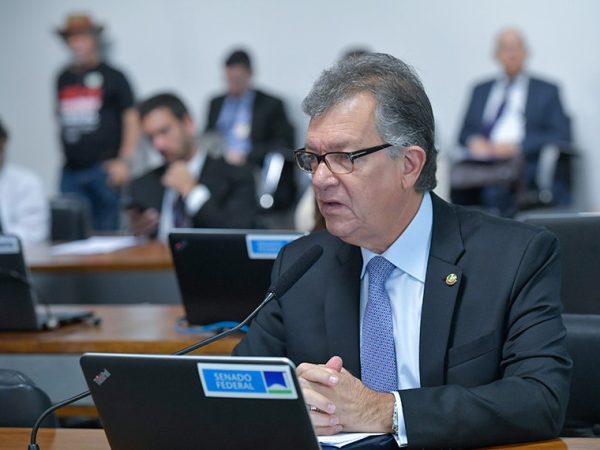 Em pronunciamento, à bancada, relator do PL 1.063/2022, senador Laércio Oliveira (PP-SE).