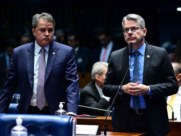 Participa:
senador Efraim Filho (União-PB).