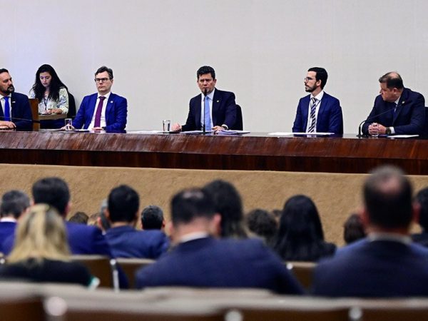À mesa, presidente e requerente desta sessão, senador Sergio Moro (União-PR).