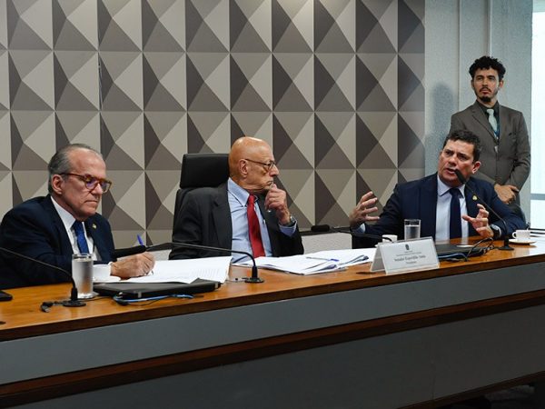 Mesa: 
senador Fernando Dueire (MDB-PE); 
presidente da CREDC, senador Esperidião Amin (PP-SC); 
senador Sergio Moro (União-PR) - em pronunciamento.