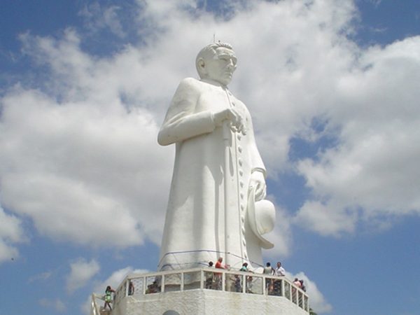 A estátua de Padre Cícero, em Juazeiro do Norte (CE) faz parte da rota Lourenço Torres