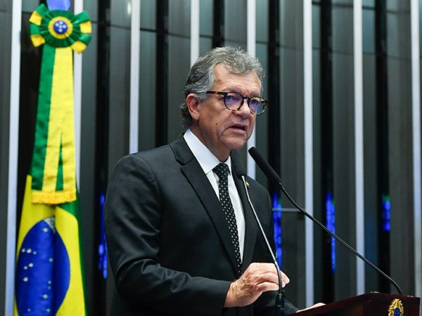 Em discurso, à tribuna, senador Laércio Oliveira (PP-SE).