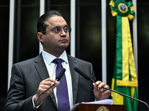Em discurso, à tribuna, senador Weverton (PDT-MA).