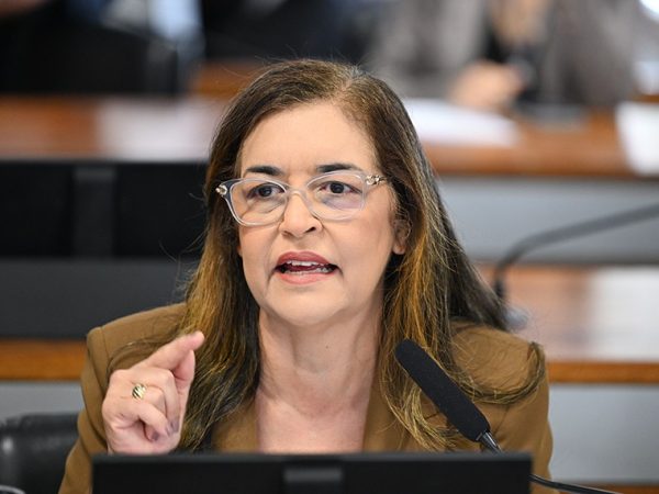 Em pronuciamento, à bancada, relatora do PL 4.501/2020, senadora Dra. Eudócia (PSDB-AL).