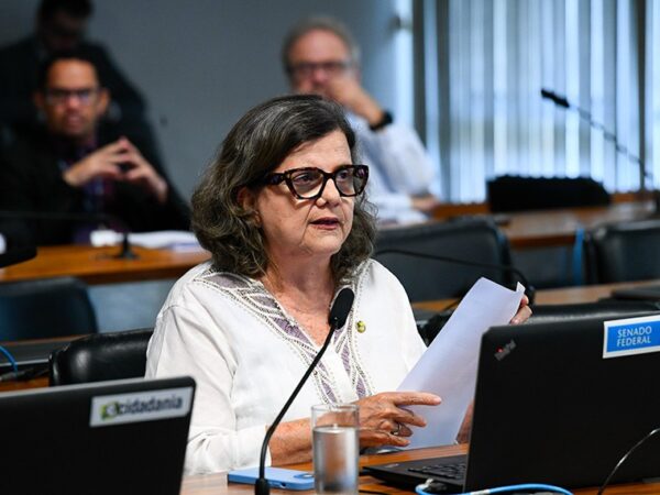 À bancada, em pronunciamento, relatora do PL 4.088/2023, senadora Teresa Leitão (PT-PE).