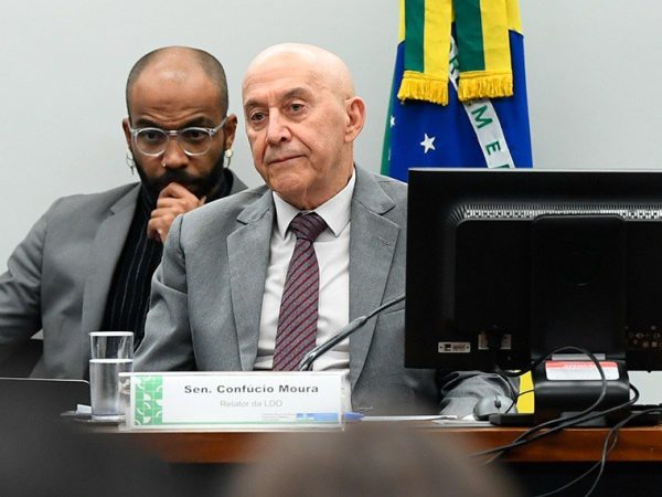 Senador Confúcio Moura na Comissão Mista de Orçamento Marcos Oliveira/Agência Senado