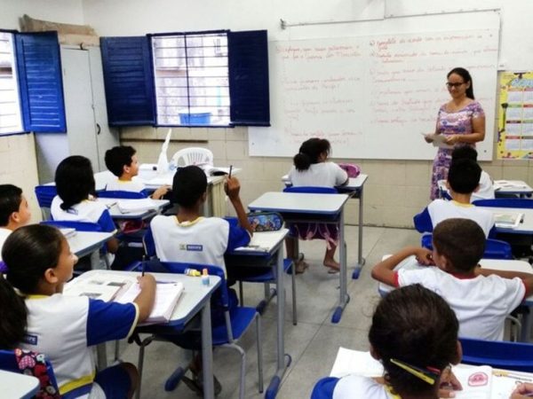 Primeira edição do prêmio vai agraciar dois alunos e dois professores Sumaia Vilela/Agência Brasil
