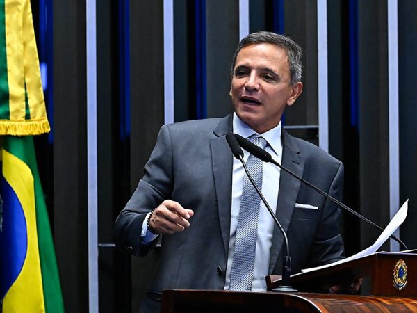 Em discurso, à tribuna,  senador Marcio Bittar (PL-AC).