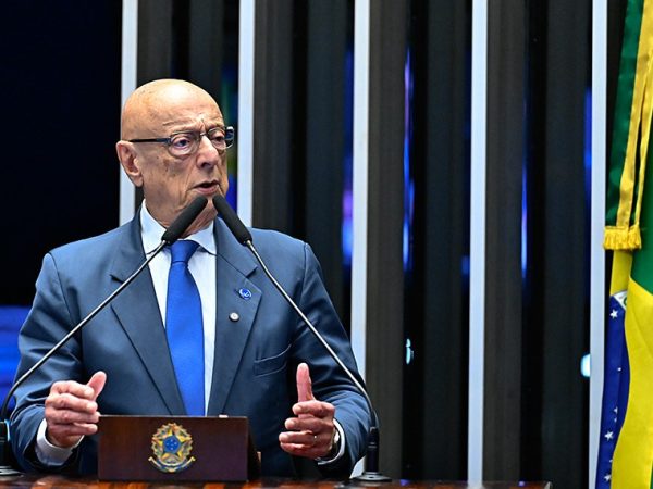 Senador Esperidião Amin (PP-SC) em discurso à tribuna.