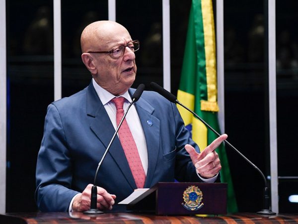 Em discurso, à tribuna, senador Esperidião Amin (PP-SC).