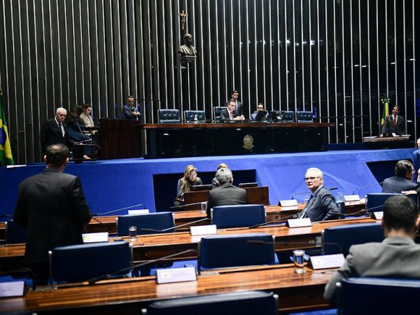 Tribuna direita: senador Cid Gomes (PSB-CE).
