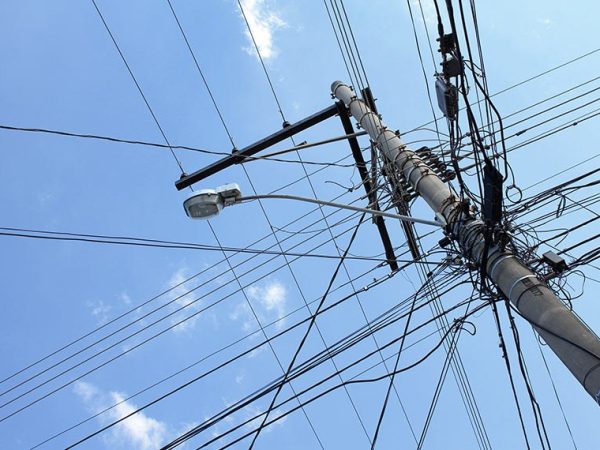 O PL 3.220/2019 trata da utilização de postes, dutos, condutos e servidões Freeimages