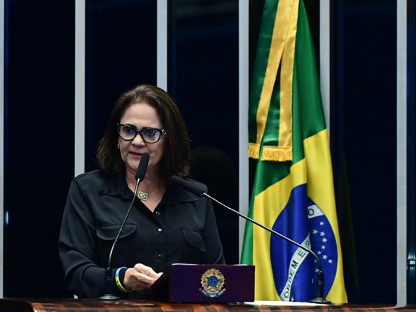 Em discurso, à tribuna, senadora Damares Alves (Republicanos-DF).