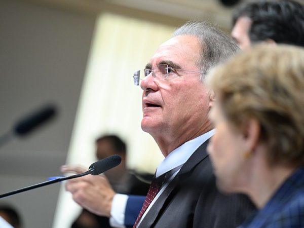 Mesa: 
presidente da CAE, senador Renan Calheiros (MDB-AL); 
senadora Tereza Cristina (PP-MS).