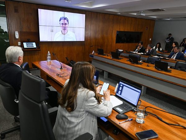 Em pronunciamento, via videoconferência, senador Camilo Santana (PT-CE).