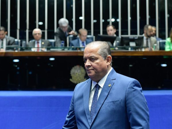 Em destaque, senador Eduardo Gomes (PL-TO).