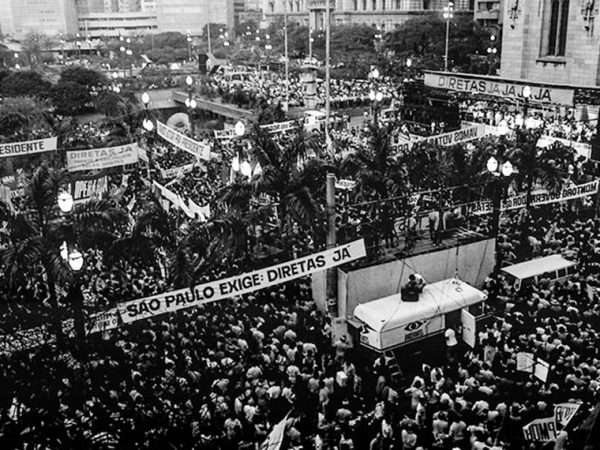 Comício das Diretas Já no Anhangabaú, em São Paulo, tido como a maior manifestação popular da história do Brasil Governo de São Paulo