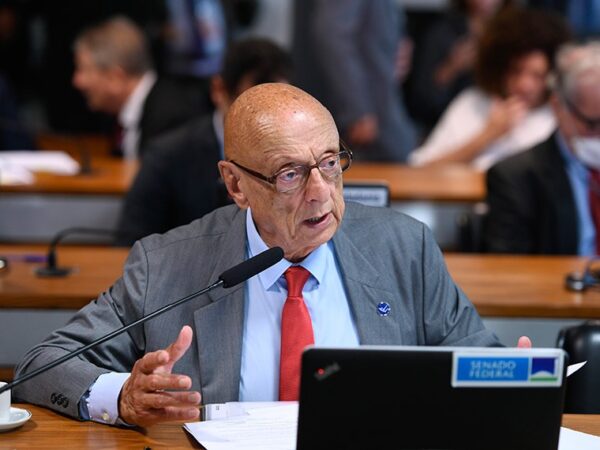 O senador Esperidião Amin relatou a proposta da senadora Damares Alves Edilson Rodrigues/Agência Senado