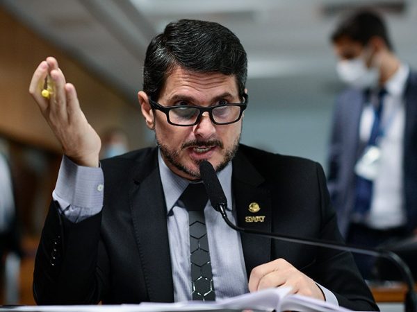 Em pronunciamento, à bancada, relator do PL 3.723/2019, senador Marcos do Val (Podemos-ES).