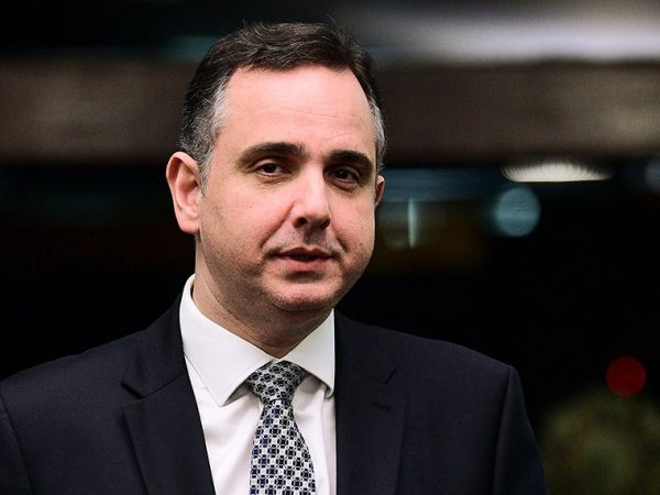 O presidente do Senado fala ainda sobre as alternativas para resolver a desoneração da folha de pagamentos dos 17 setores da economia e dos municípios.