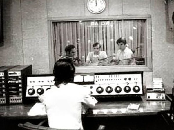 Equipe da Voz do Brasil em 1981, programa criado em 1935 e que detém o recorde de mais tempo no ar Acervo EBC/DF