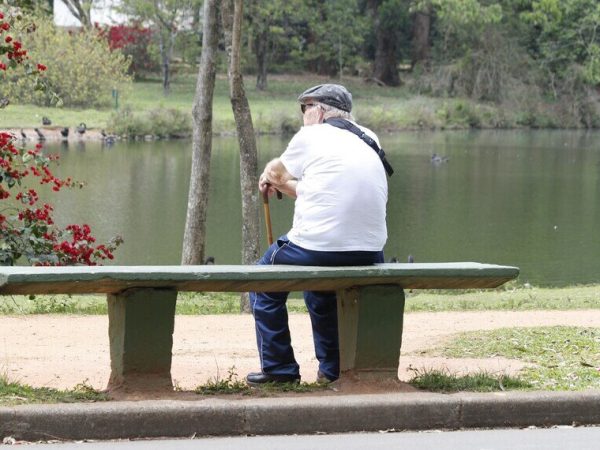 Lei aprovada pelo Senado e sancionada pela Presidência aumenta pena por abandono de idoso e de PcD Marcos Santos/USP Imagens