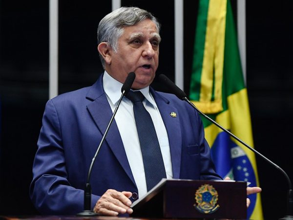 Em discurso, à tribuna, senador Izalci Lucas (PL-DF).