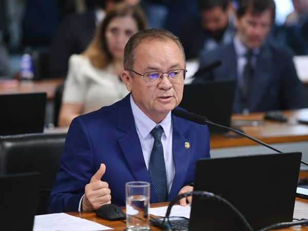 Senador Zequinha Marinho (Podemos-PA) em pronunciamento à bancada.