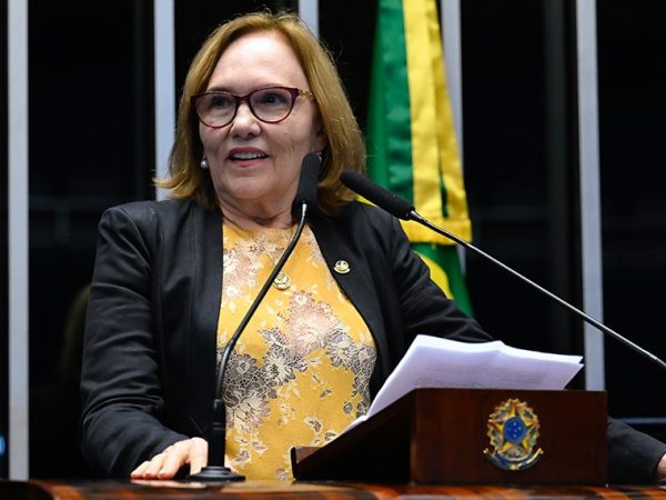 Em discurso, à tribuna, senadora Zenaide Maia (PSD-RN).