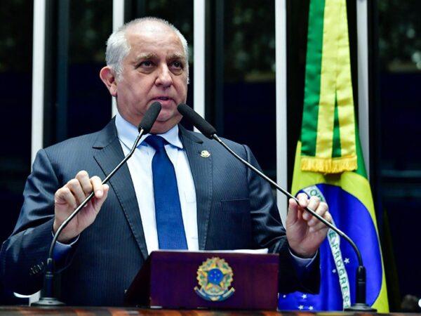 Em discurso, à tribuna, senador Izalci Lucas (PSDB-DF).