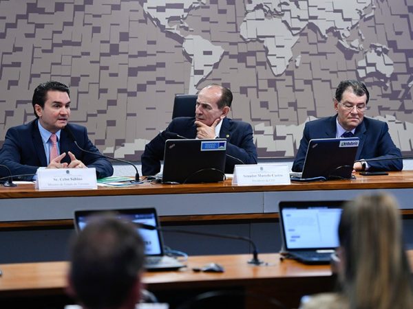 Mesa: 
ministro de Estado do Turismo, Celso Sabino, em pronunciamento;  
presidente da CDR, senador Marcelo Castro (MDB-PI), conduz reunião;
senador Eduardo Braga (MDB-AM).