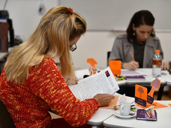 Integrantes da Comissão Julgadora corrigem as redações do Jovem Senador Rodrigo Viana/SECOM