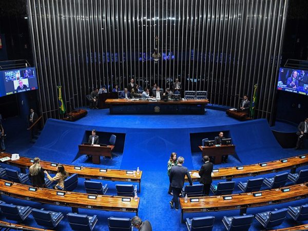 Mesa: 
senador Efraim Filho (PL-PB); 
senador Magno Malta (PL-ES); 
presidente do Senado Federal, senador Davi Alcolumbre (União-AP); 
secretário-geral da Mesa do Senado Federal, Danilo Augusto Barboza de Aguiar.