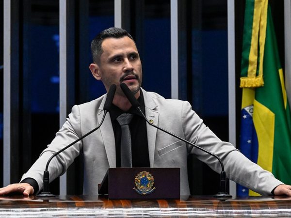 Em discurso, à tribuna, senador Cleitinho (Republicanos-MG).